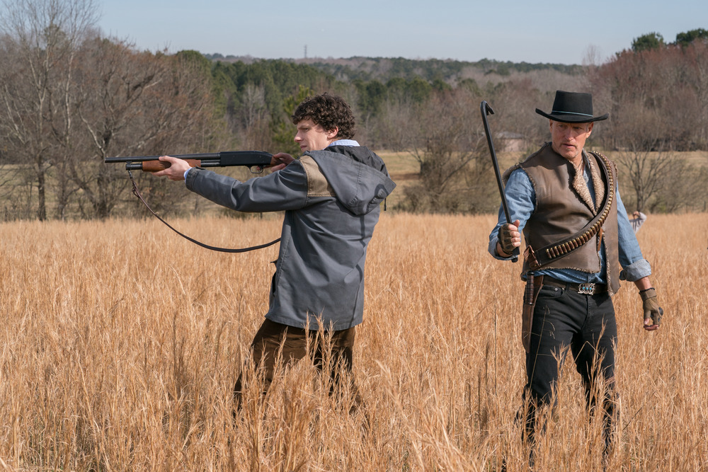 Columbus ( Jesse Eisenberg) and Tallahassee (Woody Harrelson) on the White House Lawn in Columbia Pictures' ZOMBIELAND: DOUBLE TAP. | The Little Binger