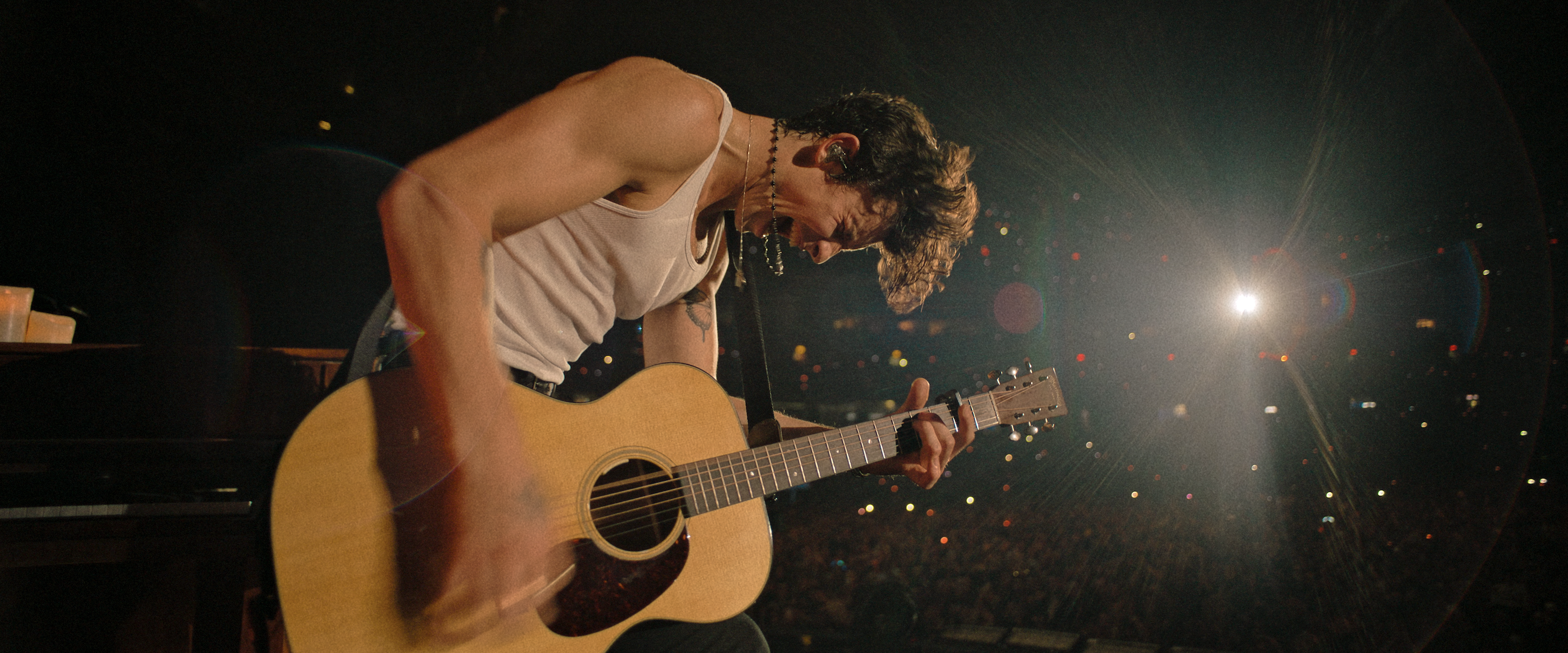 Shawn Mendes in Shawn Mendes: Live in Concert. Photo courtesy of Netflix. | 7 New Rules to Celebrate Christmas According to Netflix | The Little Binger